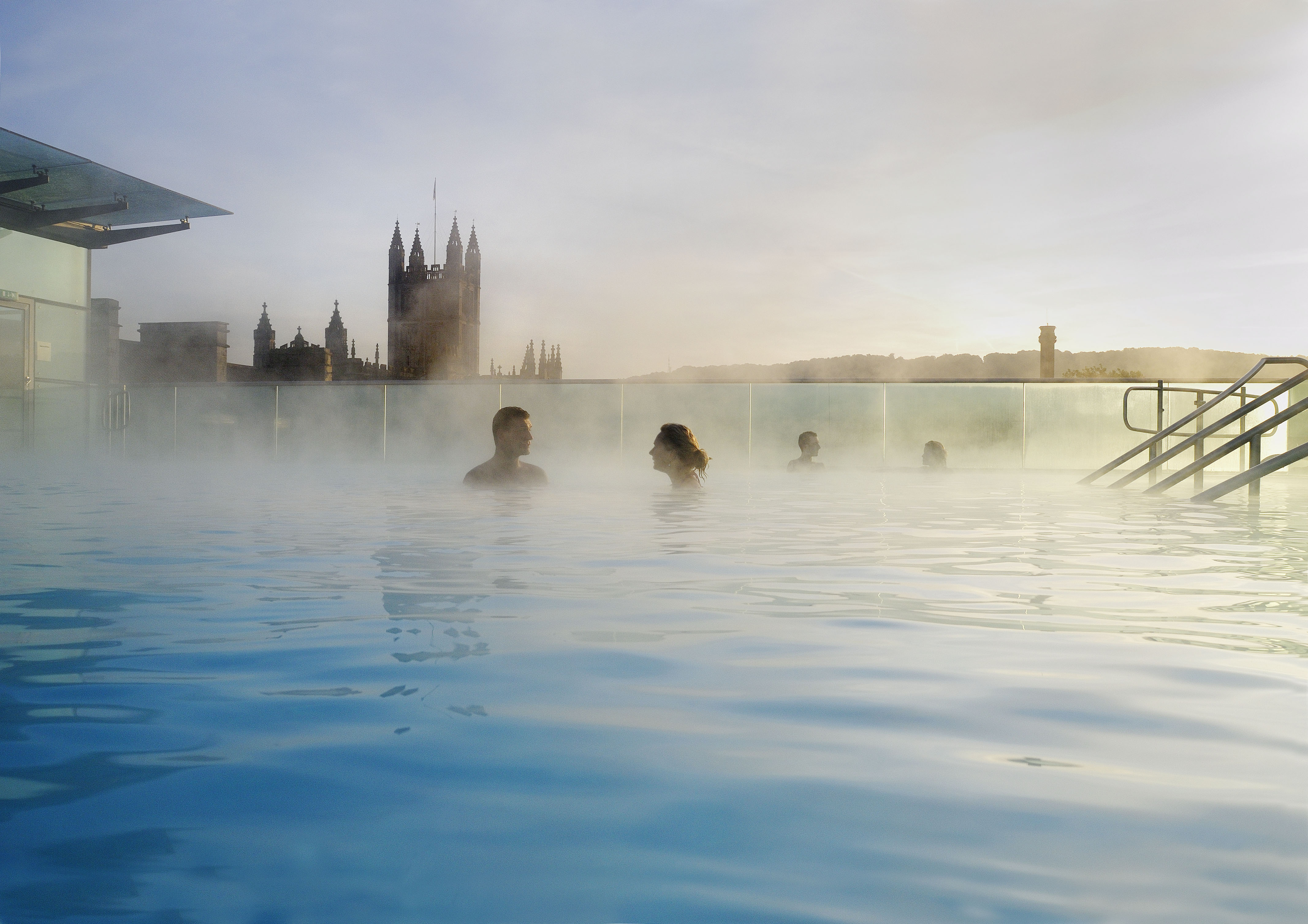 Термальные источники под небом. Термы бат. Thermae Bath Великобритания. Зимний открытый бассейн в термы мира. Bath Spa Англия.