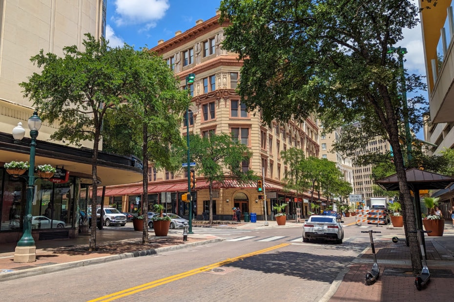 What To Do On A Day Trip In San Antonio Texas   Street In San Antonio Texas 930x620 